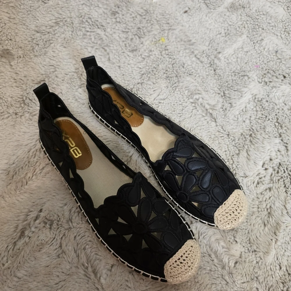 BCBG Navy Floral Espadrille Flats 7.5
